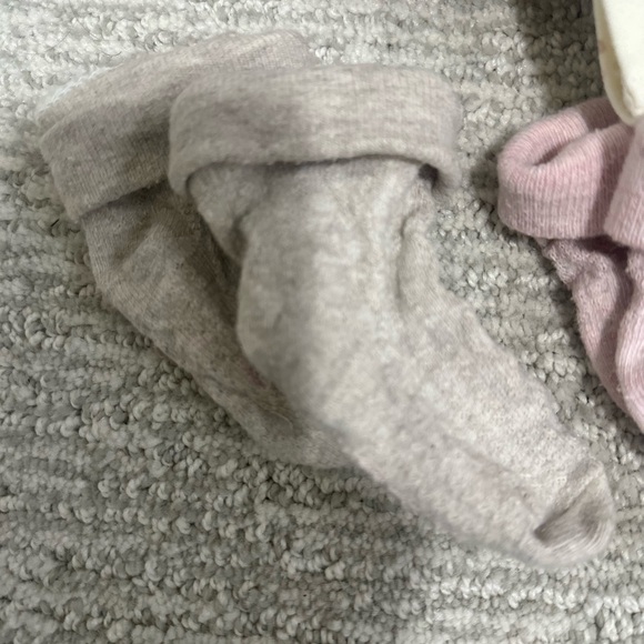 Pehr baby items! Shirts & socks 3-6 months - Picture 9 of 9